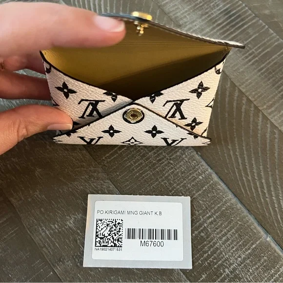 Louis Vuitton Kirigami Card Case Giant Monogram White and Black Authentic - Picture 4 of 8